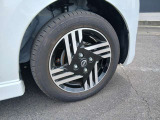 専用アルミホイール装着車