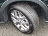 225/55R18タイヤの残り溝は約7分山です。