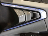 【コックピットシート】BMW車の主役席。車体中央にくる様に配置し車両重心とが一致する事でドライバーと車との一体感あるドライビングを実現。人間工学に基づき形成した形状が長時間のドライブ疲労も軽減します!