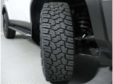 タイヤ:ヨコハマジオランダーX-AT 275/70R18 ツーザイズUP オーバーランドスタイル感を彷彿させるタイヤ!