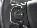 ◆オーディオリモコンスイッチ◆ハンドルにスイッチが装備されてます。視点をそらすことなく、ボリューム調整・オーディオソース切替・選曲が出来ます。安全運転しながら操作が可能になりました。