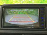 駐車時の後方確認をサポートし、安全な後退運転を可能にします。狭い場所でも安心して駐車できます。