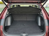 電動で大きく開くテールゲートは、荷物の積み下ろしも楽々行えます。