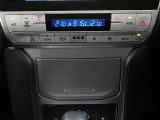 左右独立温度コントロールフルオートエアコンです。運転席、助手席それぞれで独立して温度設定ができます。冷え性の方が乗っても安心ですね♪