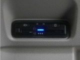 スマートインターチェンジを利用するに必須なETC車載器も付いています。あとはETCカードを差していただくだけで、煩わしい料金所でのお支払いも不要となります。