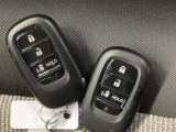 家族やパートナーと個別に持てるため、貸し借りの手間がなくスムーズに乗車できます。また、メインキーを自宅に置いたまま、もう一方をサブとして常に鞄に入れておけるため、持ち出し忘れを防げる点も便利です。