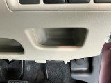 品質へのこだわり!フロアマットやシートなど車内をキレイに清掃し、ニオイや汚れなどを徹底的にクリーニングしてもらっております。室内はピカピカです☆