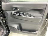 窓の開閉もスイッチひとつで簡単!駐車券を取るときもラクラク★