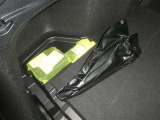 【車載工具】タイヤ交換には必需品ですね!万が一に役立つ工具です。緊急時に備え、使い方をしっかり覚えておきましょう。
