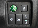 ホンダセンシングが装備されています。アダプティブレーダークルーズやレーンキープアシスト、車線逸脱防止機能なども備えていて、ロングドライブも快適で安全にお楽しみいただけます。