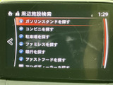 鮮明な画面で、目的地までのナビゲーションや音楽を楽しめます。直感的な操作で、快適なドライブをサポートします。