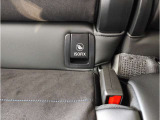 【コックピットシート】BMW車の主役席。車体中央にくる様に配置し車両重心とが一致する事でドライバーと車との一体感あるドライビングを実現。人間工学に基づき形成した形状が長時間のドライブ疲労も軽減します!