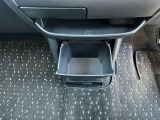 インストセンターロアボックスが付いてとっても便利です。!!