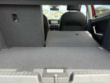60:40分割可倒式リヤシート。荷物の大きさや形状に合わせて自在にアレンジできます。