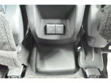 充電用USB端子付き。スマートフォンなどの充電に便利です。