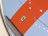 Azzurro La Plataの爽やかなボディにRosso DinoとOrangeの暖色を組み合わせた、オーナー様の卓越したセンスが光る仕立てです。