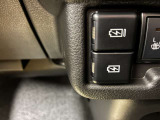 運転席と助手席の間にUSB電源があります。スマホなど外部機器の電源や充電に便利です。