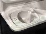助手席側にも(前席/掘り込み式)ホットカップホルダー☆保温付で温活が車内でも実現♪600mlのペットボトルまで対応しておりスイッチ1つで温かい飲み物は保温を、冷たい飲み物は常温にしてくれます