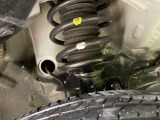 お車を安心してお乗りいただく為には、足回りの定期点検が欠かせません。サービスサポート(有償保証)では無料点検もご提供しており、安心のカーライフをお過ごしいただけるサポート体制が整っています。
