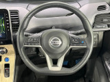 インテリアに合わせたデザインのステアリングは、運転される方のことも考え、運転しやすい形状、大きさです。是非一度、実際に触ってお確かめください。