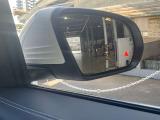 ブラインドスポットアシストを装備。斜め後方の車両を監視し必要に応じてドアミラー内のインジケーターを点灯。不注意によるミスを予防し、安全運転をしっかりとサポートします。