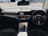 デジタルと従来のBMWデザインが融合したインテリアです。