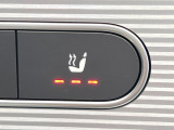 ●フロントシートヒーティング:運転席・助手席共に三段階で調節が可能なシートヒーターを装備しております。季節を問わず快適にご使用いただけます。