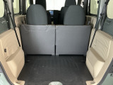 アイデア次第でいろいろな使い方ができる広くて使い勝手のいい荷室。