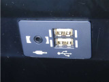 USB端子を装備しております。