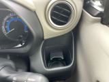 ♪ 運転席・助手席前には便利な小物入れとしても使えるカップホルダー付き ♪