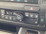 運転席シートヒーターを装備しており、寒い季節のドライブも快適。スイッチ操作で素早く温まり、冬場の通勤や長距離移動をしっかりサポートします。