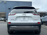 JEEPエンブレムが輝く後姿は見とれてしまうほど魅力的!