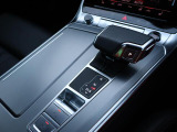 Audi正規ディーラーが高品質をお約束。高度な訓練・教育を受けたAudi専任メカニックが、100項目にもおよぶ精密な点検を実施。すべてクリアしたAudi車だけ、あなたのお手元に届けられるのです
