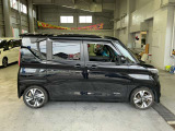 日産ディーラーならではの経験豊富な整備士が、お渡し前にきっちりと車検整備をさせていただいております。またお渡し後1ヶ月もしくは1000kmで、無料の点検整備を実施させていただきます。
