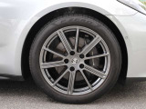 F:275/40ZR20、R:315/ZR20