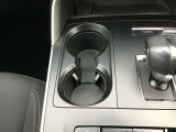センターコンソールにもドリンクホルダーが付いております。