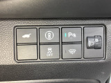 VSAが、走行中の車のタイヤのスリップを感知して、安全な走行を確保します。