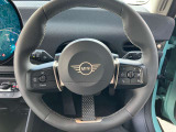 丸を基調としたMINIらしい運転席デザイン