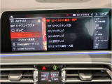 シフトレバー周辺に搭載されたiDrive(ナビのコントローラー)はドライバーの運転姿勢を崩さず、直感的に操作が可能で御座います