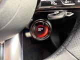 AMGドライブユニットを装備。手元で走行モード操作ができるAMGらしい装備です。