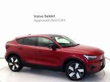 アダプティブクルーズは前方車に投影・反射されるミリ波レーダーをグリル部の受光機で感知。カメラ機能と併せて車両相互の車間距離と速度を瞬時に読み取り適正な間隔を保ちます。