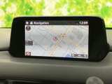 鮮明な地図表示で、安全運転をサポートします。最新の交通情報も確認でき、スムーズなルート選択が可能です。