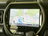 目的地を設定し、スムーズなドライブをサポート。鮮明な画面で、安心して運転操作が可能です。