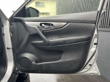 運転席ドア。つかむ部分がとても大きい為使いやすいですね!