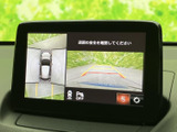 後退時には周囲の状況を把握しやすく、安全確認をサポート。車両感覚を掴みやすく、スムーズな後退操作を可能にします。