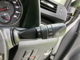 操作に迷うことなく、スムーズなウインカー操作を実現します。安全運転をサポートする、使いやすい設計です。