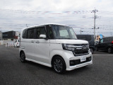 中古車購入時「パンク保証」をご案内しております。万一のパンクやバーストの際に、同等新品タイヤへの交換が可能です。(タイヤと交換工賃が対象です。免責金額と廃タイヤ処分料が必要になります。)