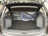 5名乗車時の荷室です。開口部が広くて荷物の積み込みも楽にできます!