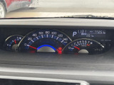 スピードや燃料残量など、運転に必要な情報をひと目で確認できます。視認性の高いデザインで、安全運転をサポートします。