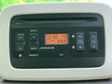 使いやすいオーディオシステム。お気に入りの音楽を聴きながら、快適なドライブをお楽しみください。AUX端子も搭載しています。